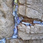 800px-Prayer_Papers_in_the_Western_Wall